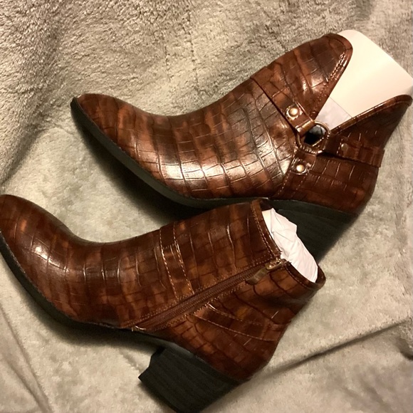 Women’s NIB cognac brown GC. SHOES faux-croc-skin harnessed cowboy booties/ 10M - Picture 2 of 5